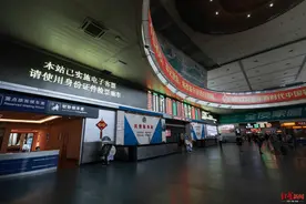 普速铁路实施电子客票首日 成都站售票处稍显冷清 两种情况下仍需打印车票图片