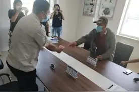 老人掌掴葫芦岛司机免予处罚，“失联”多天终道歉图片