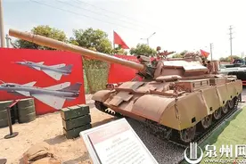 爱国主义教育国防兵器展：市民直击重器风采过足“军事瘾”图片