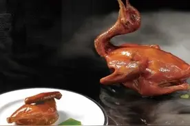 “匠心为民，服务三餐”公益厨房系列之润烧玻璃乳鸽：诱惑在丰腴与脆嫩之间图片