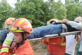 湖南小伙玩滑翔伞失误，伞没飞起来就跌落半山腰，消防拿斧头砍刀救援图片