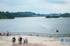 夏至红枫湖图片