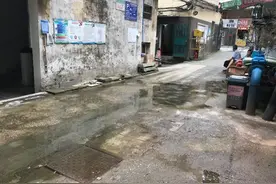 化粪池爆管三年多 污水流到隔壁小区 投诉多年无果图片