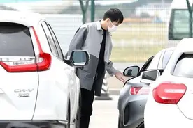 #刘昊然带张若昀参观爱车# 到底是什么车？图片