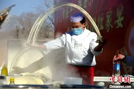 青海百亿产业的“服务员”和他们的拉面兄弟图片