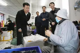 从“绿水青山就是金山银山”到“人不负青山，青山定不负人”图片