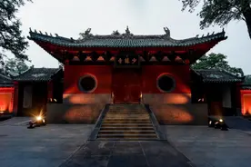 特步儿童联手少林 上演「开门见山」功夫大秀图片