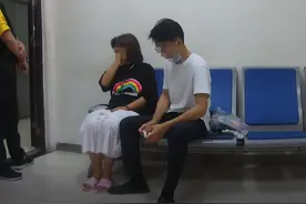 情侣闹分手，怀孕女子要跳楼，男朋友很委屈：在一起三个月她就怀孕两个多月了图片
