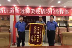 单位家属院30年违建一夕拆除，两位老邻居冰释前嫌图片