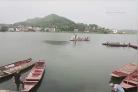湖南资江：渔船上岸鱼苗放流视频封面
