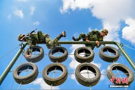 国防部：全军部队大抓常态化疫情防控条件下练兵备战图片