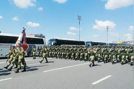 120辆宇通客车硬核护航俄罗斯卫国战争胜利75周年阅兵图片