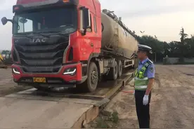即墨交警严查超限超载 曝光超载100%以上大货车图片