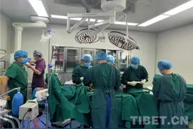 四川理塘县：膝关节置换手术成功 70岁藏族阿婆丢掉拐杖图片