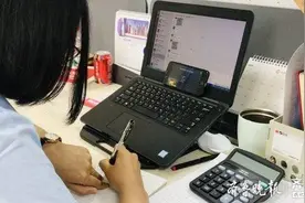 蹲点报告｜“变形记”！济南旅行社经理转行“微商”，销售农产品图片