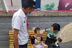 4岁男孩玩滑板车跑太欢 妈妈接个电话就丢了娃儿图片