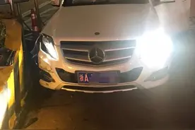 老公坐副驾睡得太香还打呼噜，开车的老婆一怒之下……撞了图片