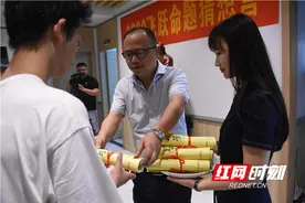 助力冲刺 娄底飞跃邀名师分析高考命题趋势图片