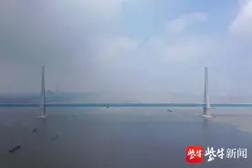 高铁经过桥面会晃动吗？大风吹来会“涡振”吗？沪苏通大桥设计者揭秘图片