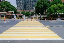 红橙黄绿青蓝紫~杭州这个区，可以踏着“彩虹”过马路图片
