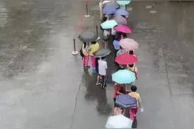 又到一年中考季，宝山考场的这些暖心瞬间有点甜图片