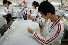 青岛中考实验操作、艺术科目开考 实验操作随机抽签图片