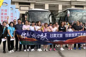 美呆了~方舱医院那个护士小姐姐再跳“萨日朗”图片