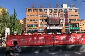 延安贾延成涉黑团伙及“保护伞”受审：被控制造2起刑事错案图片