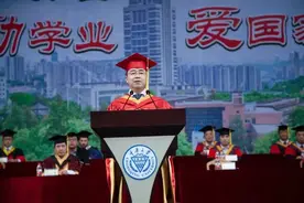 “雨下得太大，我就讲几个标题吧！”图片