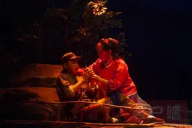河南又一新剧院投入运营，迎来首场演出《红嫂颂》图片