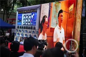 渝中区一小区电梯“困住”两人 看他们如何获救图片
