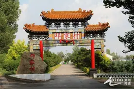 邓家村：全村党员齐努力 穷村洗脸“唱新戏”图片
