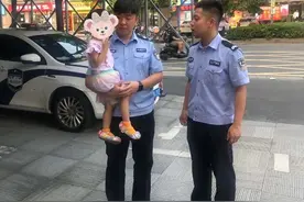紧急扩散！杭州一妈妈骑无牌电瓶车被拦下，竟丢下女儿跑了图片
