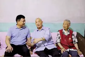 七旬造林、房子捐政府……入党75年，这位老地下党员把一切献给党图片