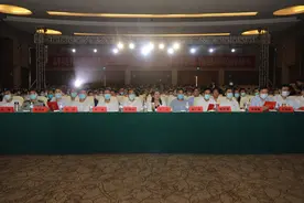 “增强出彩意识、厚植出彩动力、焕发出彩激情”！百名“出彩峄城人”登上领奖台图片