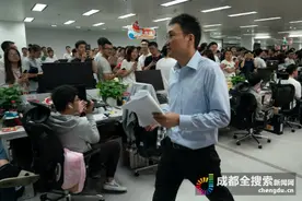 拼多多继续完善合伙人制度 黄峥卸任CEO图片