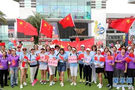 特写：香港市民唱响心中的国歌图片