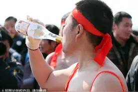 喝冰啤酒真能消暑？别被“凉爽”的假象迷惑了图片