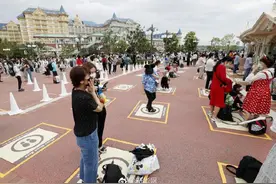 日本东京迪士尼乐园恢复营业图片