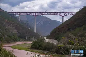 再创世界纪录！中老昆万铁路世界第一高桥合龙图片
