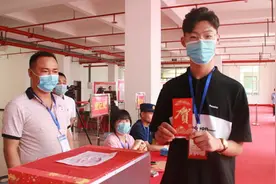 中建七局承建郑东新区白沙安置区举行分房交房仪式图片