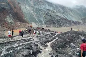 缅甸一翡翠矿区发生大规模塌方，已致数十人遇难，约200人被掩埋图片