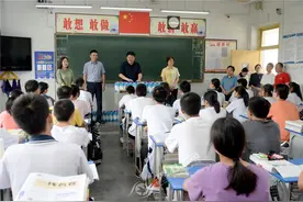 向业顺看望慰问高三师生图片