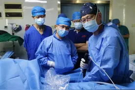 体检有多重要？她查出了一颗4厘米大的肾结石图片