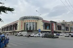 暗访假包产销链：7500的LV包卖50元 配“海关报关单”图片