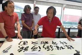 雨中泛舟挥毫泼墨，王冬龄等六位书法家“书话运河”图片
