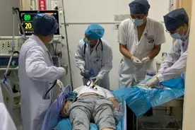 过路护士紧急救助医院无缝接续：心跳骤停患者转危为安图片
