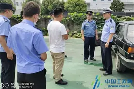 整治拆迁地块发现黑驾培点 城管部门联合多部门进行查处图片