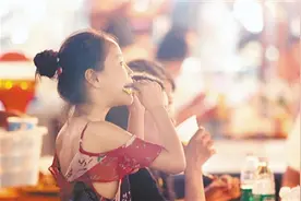 鼓楼夜市流香 孩子乐享美食图片