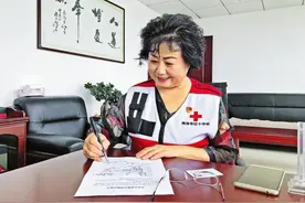 商洛市最美文艺工作者吕萍签订器官捐献自愿书图片